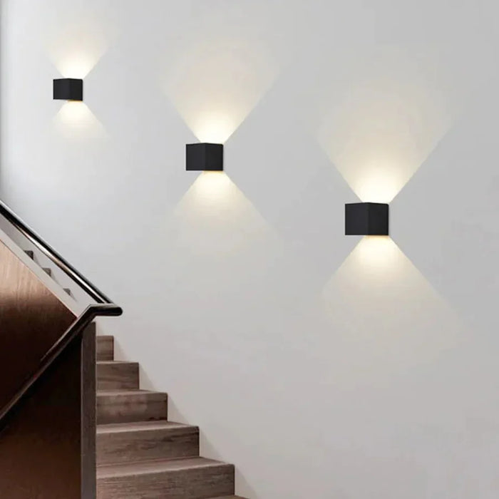 INTELLIGENT MOTION SENSOR WALL LAMP